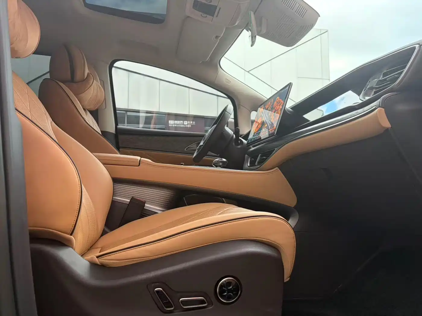 Denza D9 2025 2024 DM-i 980 AWD Premium