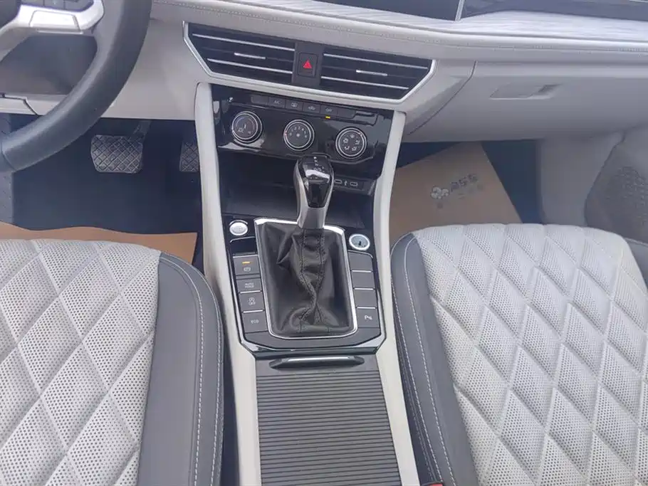 Volkswagen Sagitar 2023 300TSI DSG Surpassing Edition фото 16