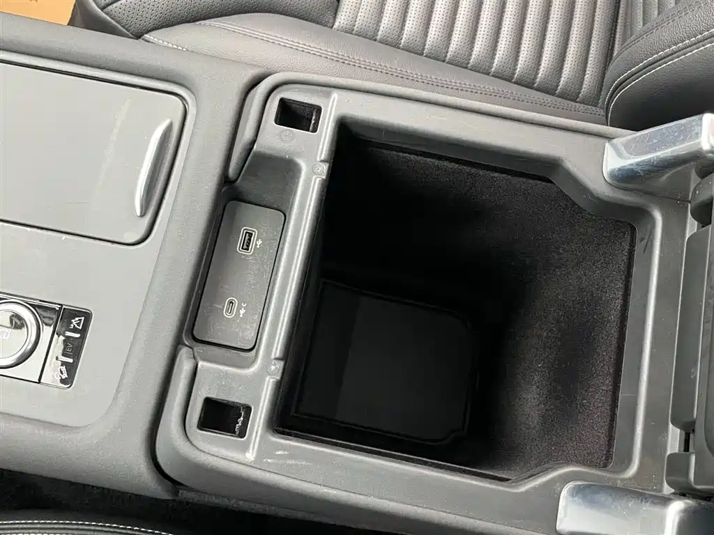 Land Rover Discovery 2021 360PS R-Dynamic S фото 23