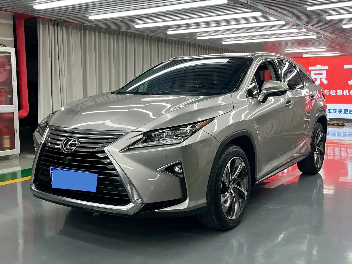 Фото 1 - Lexus RX