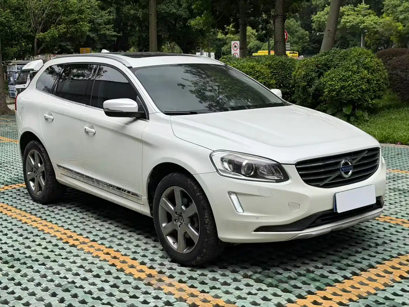 Volvo XC60 (Import) 2014 2015 T6 Momentum