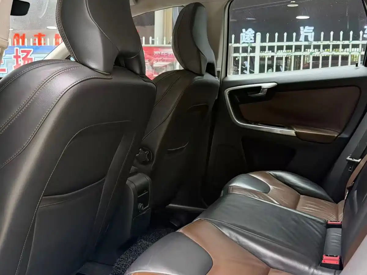 Volvo XC60 (Import) 2014 2015 T6 Momentum