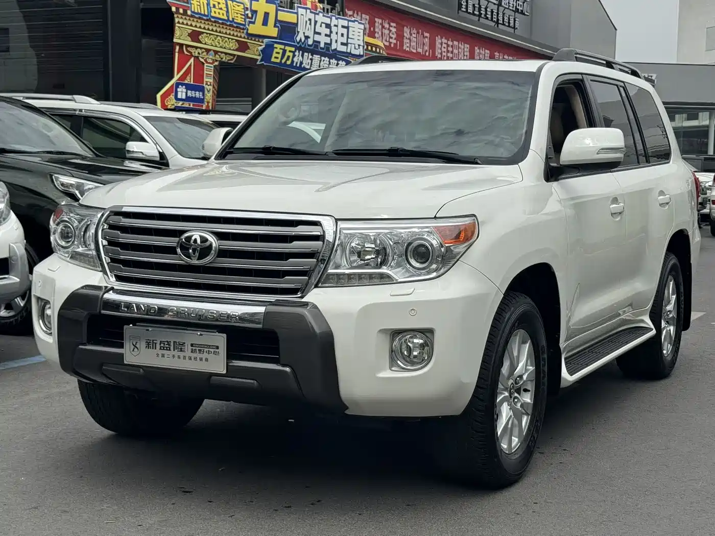 Toyota Land Cruiser 2012 4.0L Automatic VX фото 2