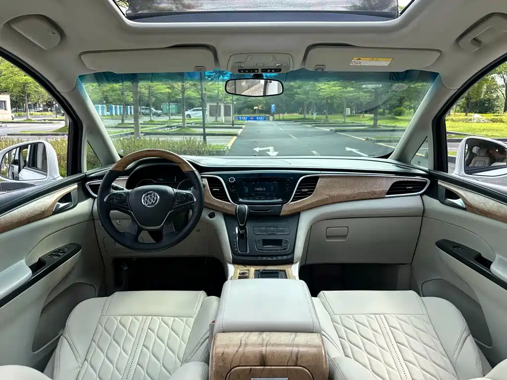 Photo 8 - Buick GL8