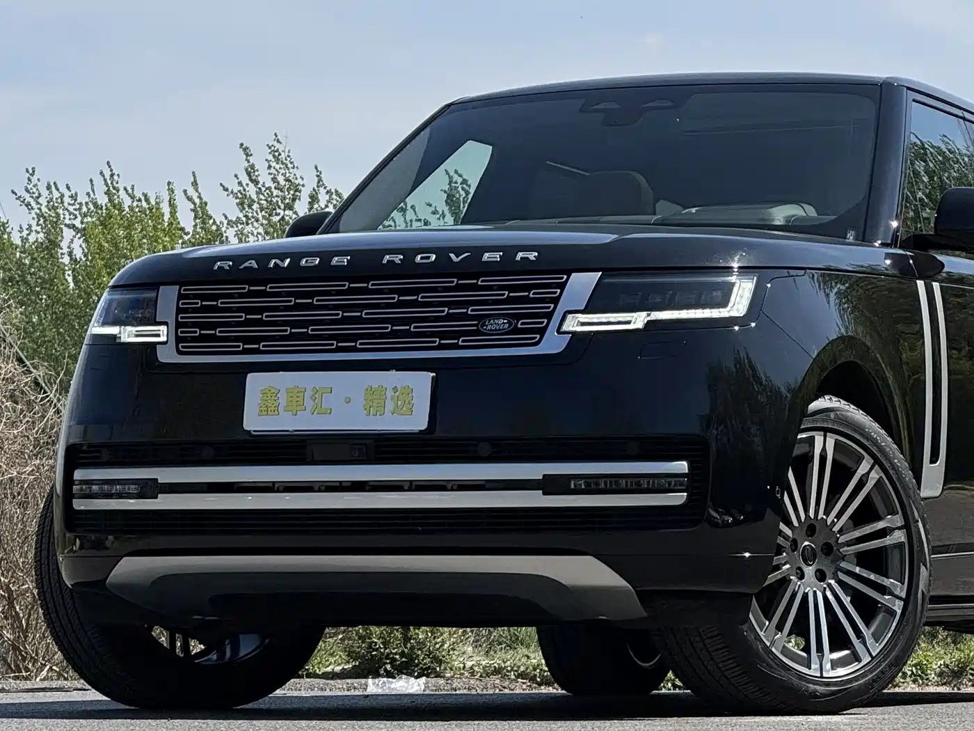 Land Rover Range Rover 2024 3.0 L6 400PS Genesis Extended фото 8