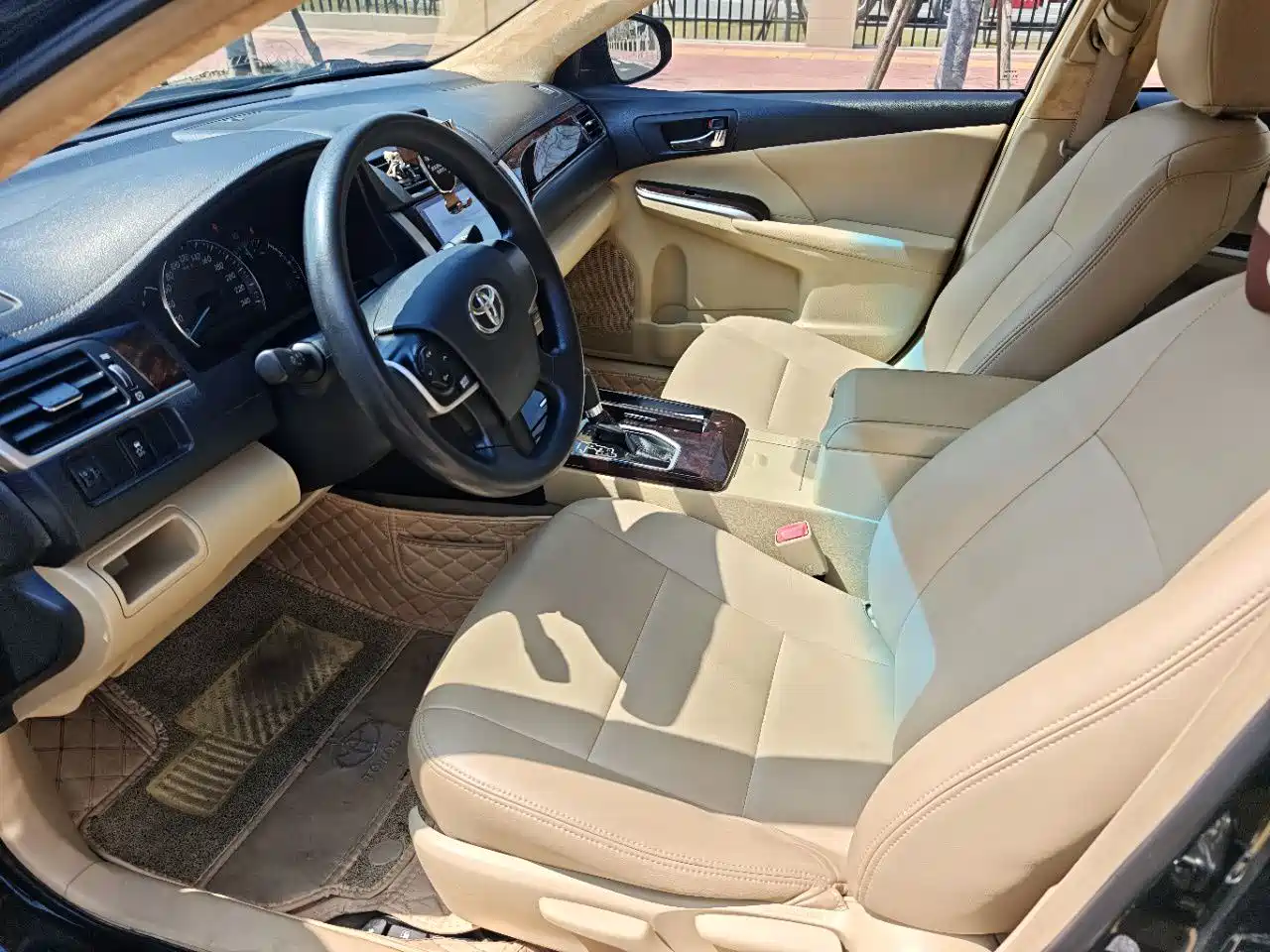 Toyota Camry 2016 2.0E 10th Anniversary Elite Edition фото 4