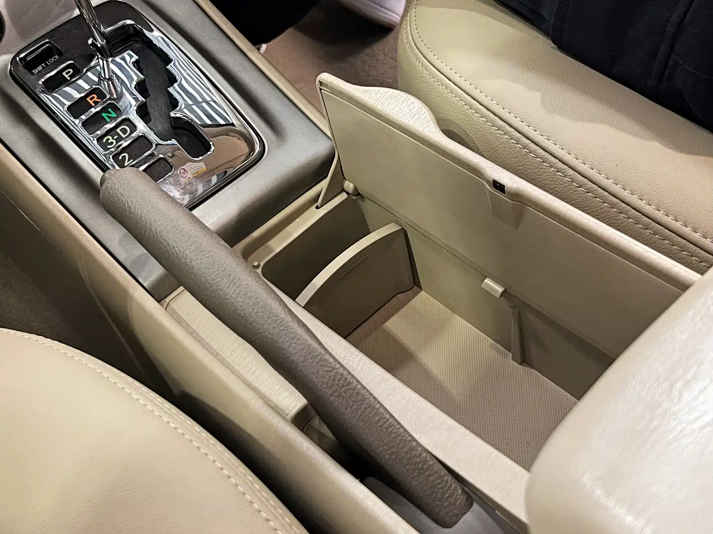 Toyota Corolla 2011 1.6L Automatic Luxury Edition фото 17