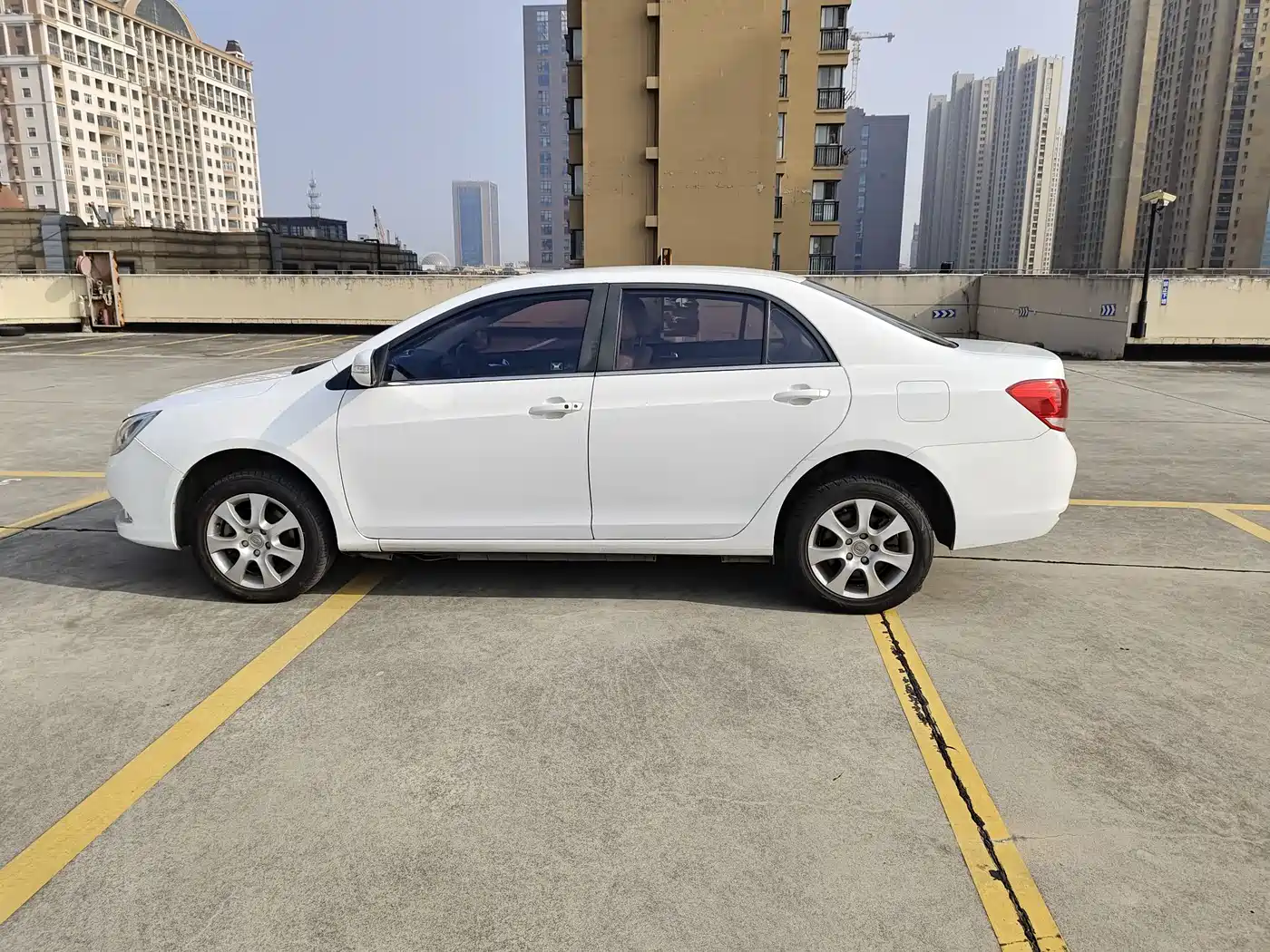 BYD E5