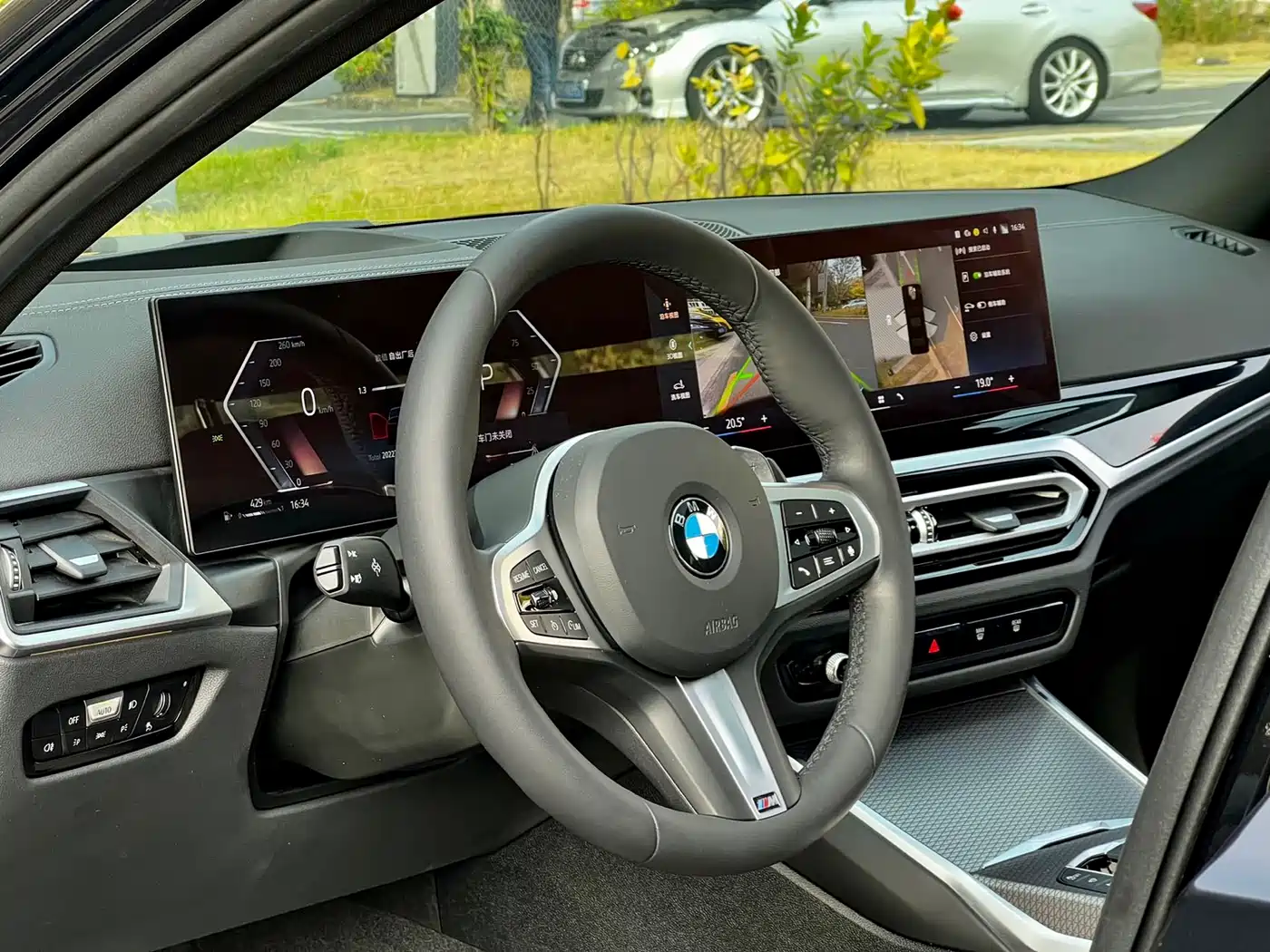 BMW 3 Series 2024 330i M Sport Shadowline Package фото 13