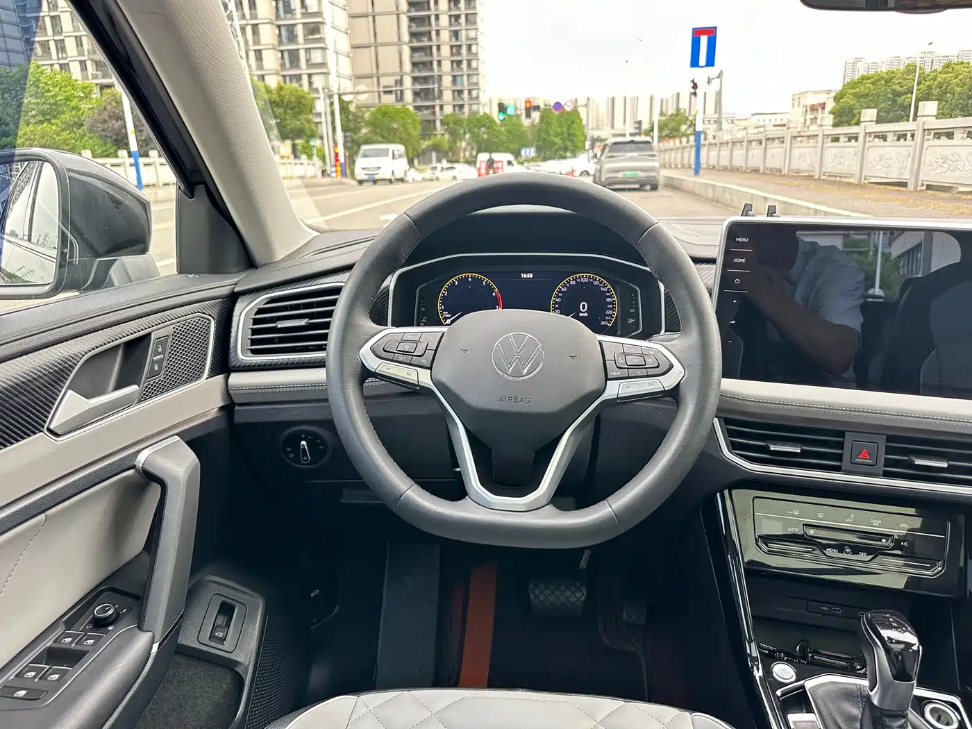 Volkswagen Tayron 2023 330TSI 2WD Luxury Plus Advanced Edition фото 10