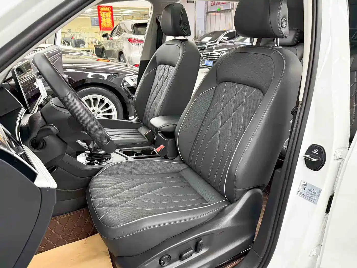 Volkswagen Tiguan L 2024 330TSI Automatic 2WD R-Line Premium Enjoyment Edition фото 16