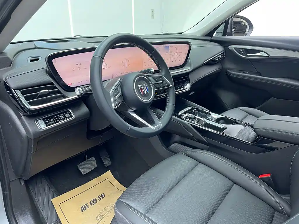 Photo 10 - Buick Envision S