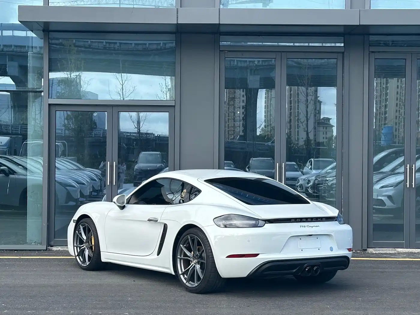 Porsche 718 2018 Cayman 2.0T фото 2