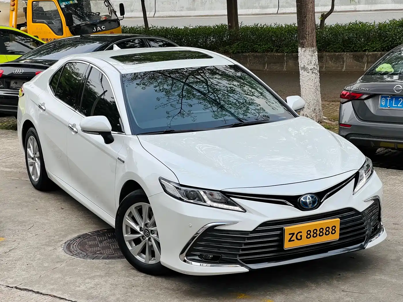 Toyota Camry 2021 Hybrid 2.5HGVP Leading Edition фото 3