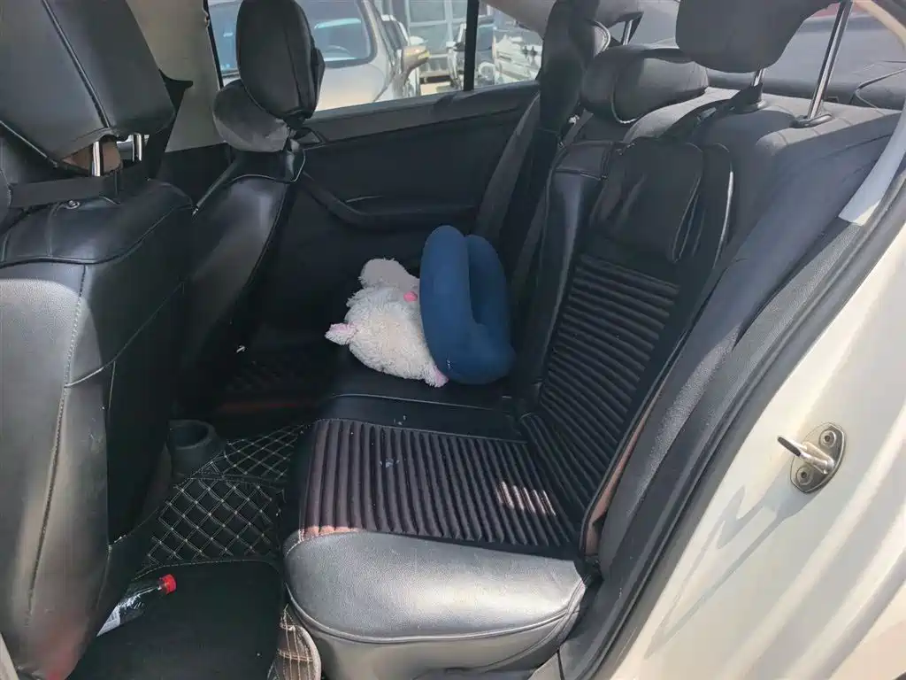 VOLKSWAGEN SANTANA