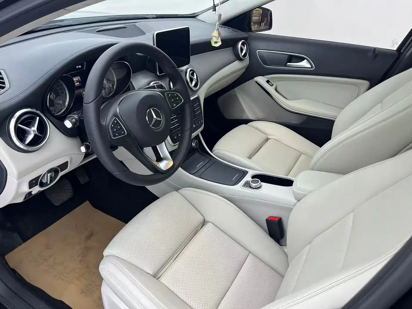 Mercedes-Benz GLA 2016 GLA 220 4MATIC Fashion фото 5