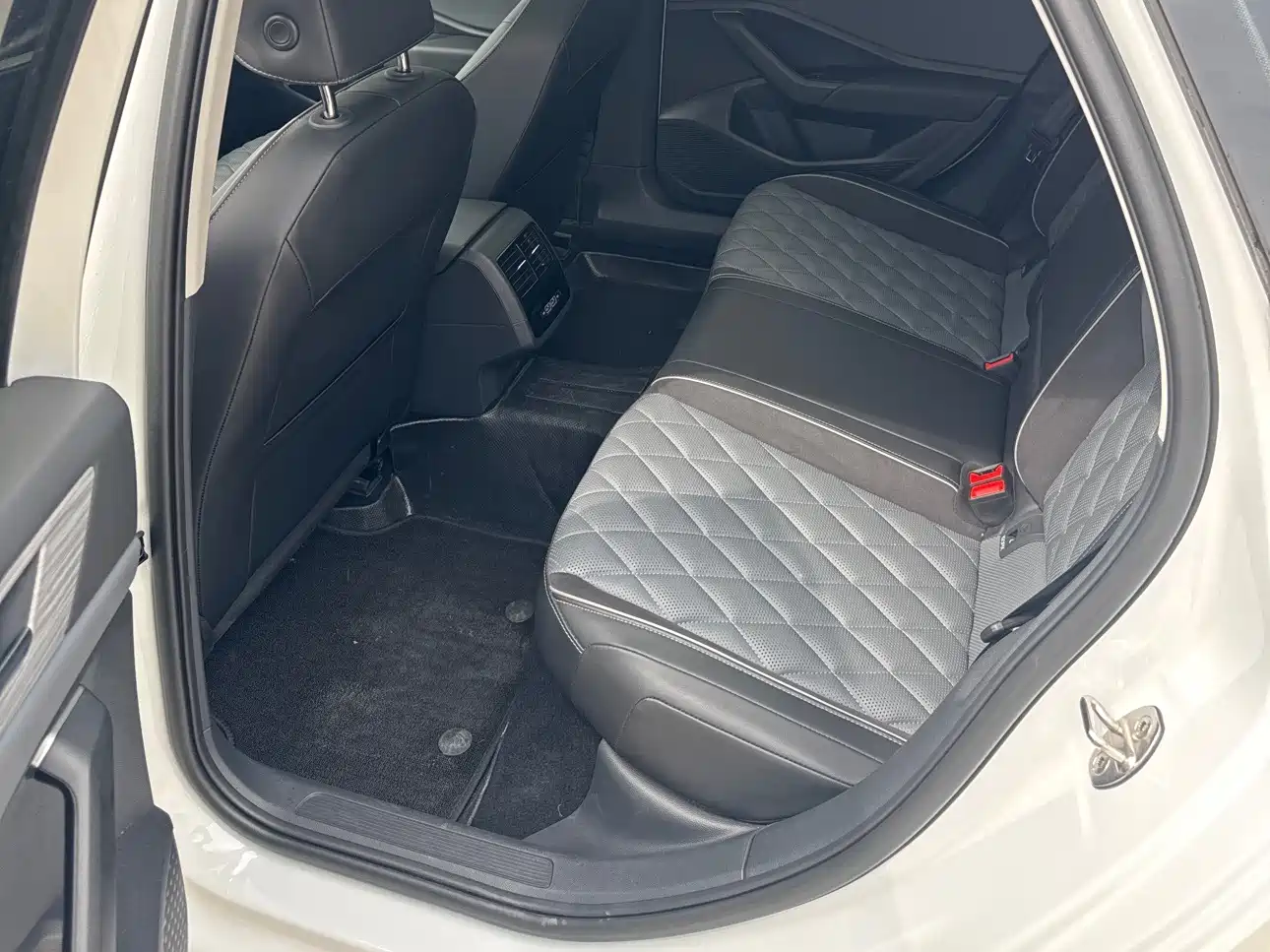 Volkswagen Sagitar 2025 300TSI DSG Excellence Edition фото 11