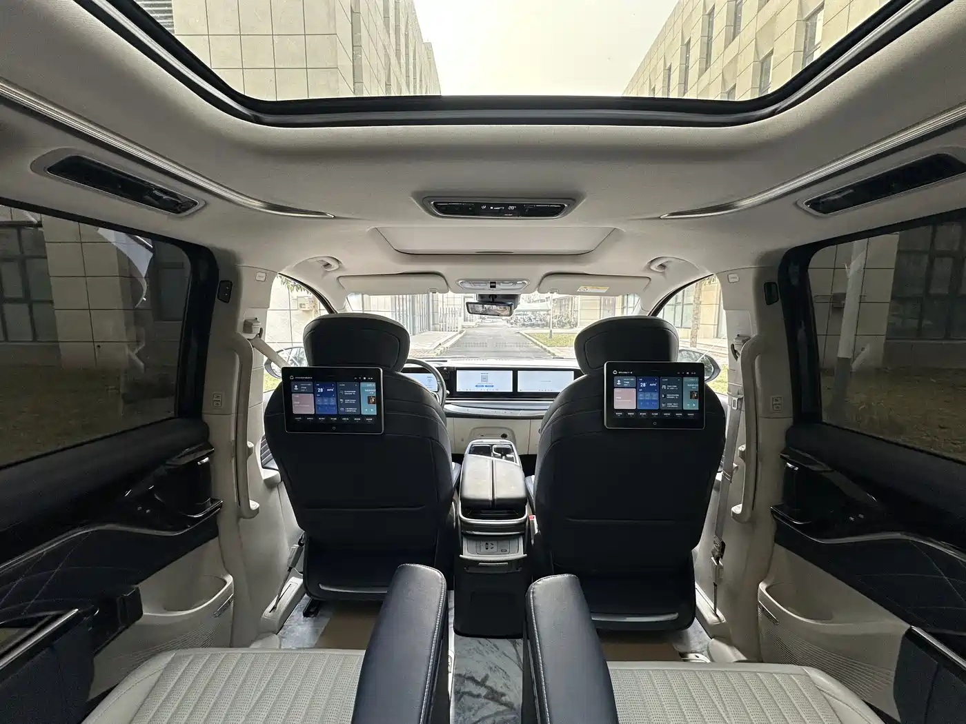 SAIC Maxus Maxus G90 2023 2.0T Interstellar Flagship Edition фото 18