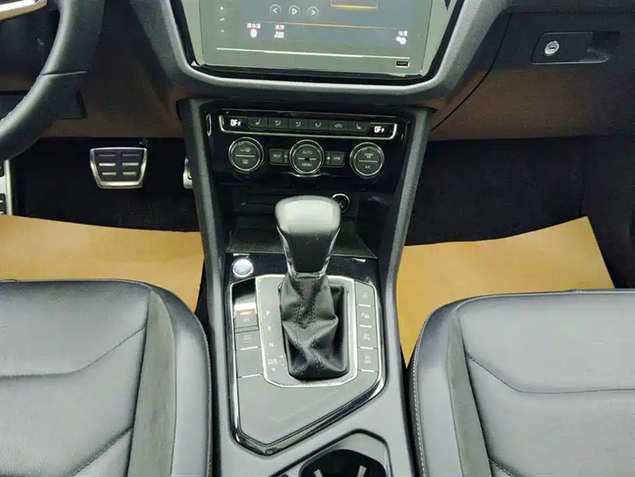 Volkswagen Tiguan L 2021 330TSI Automatic 2WD R-Line Premium фото 16