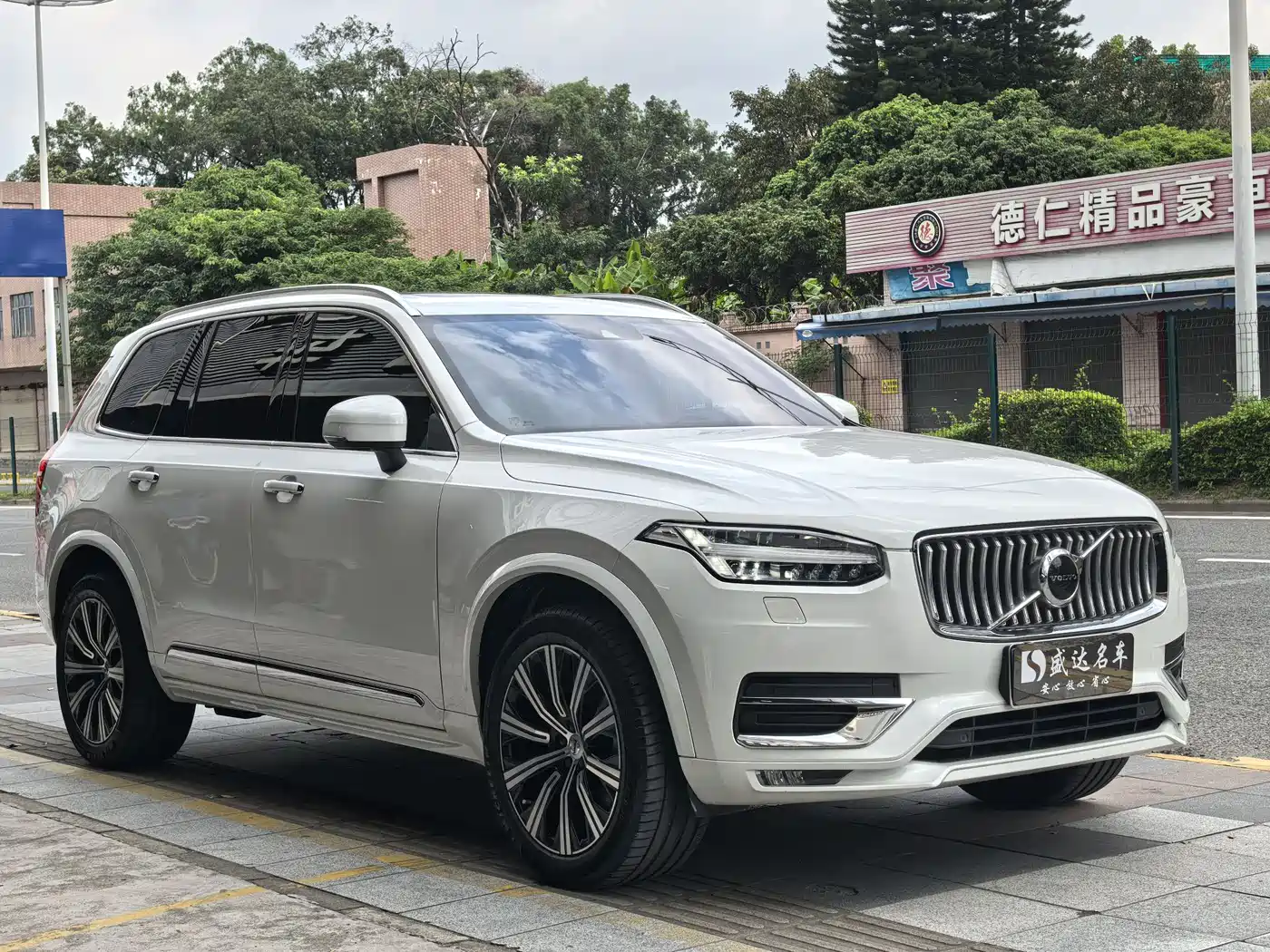 VOLVO XC90