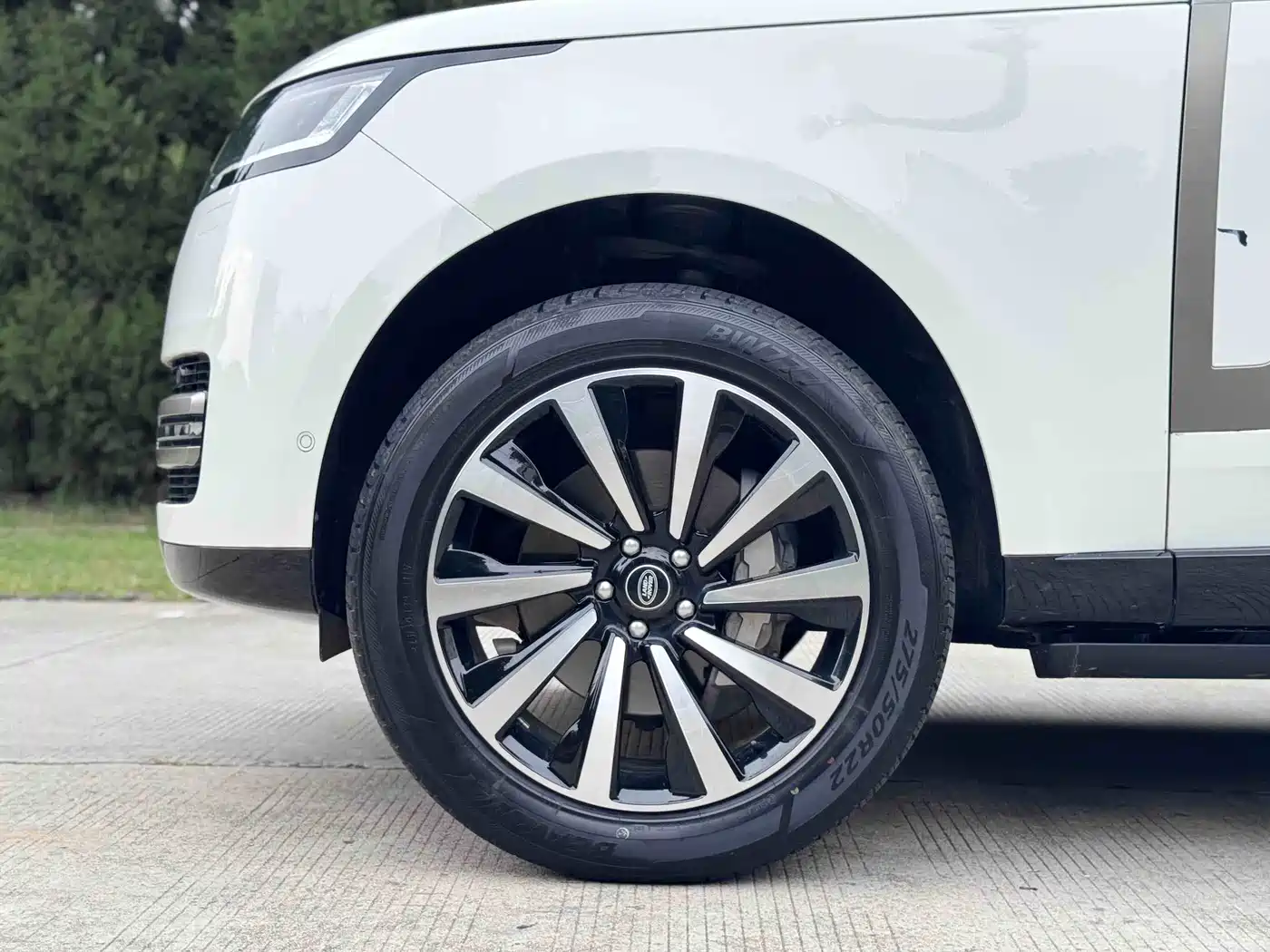 Land Rover Range Rover 2023 3.0 L6 360PS Golden Age Edition фото 12