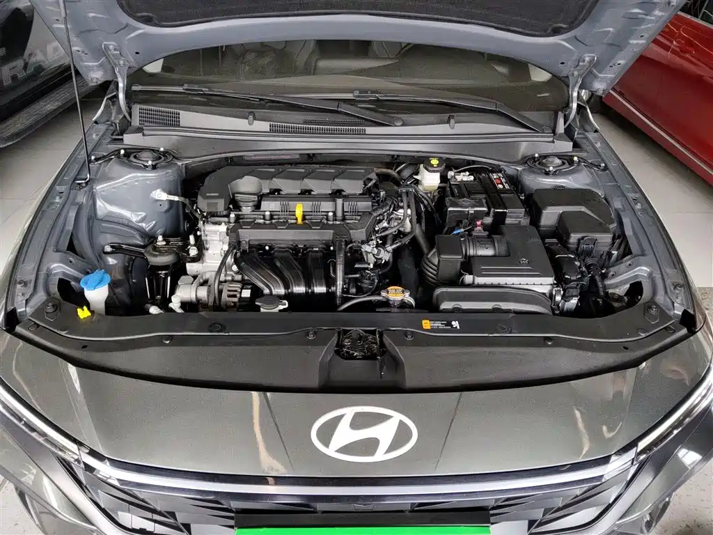 Hyundai Elantra 2023 Model 1.5L CVT LUX Premium Edition фото 19