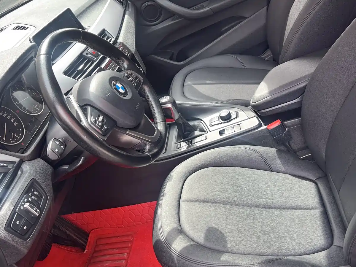 BMW X1 2018 sDrive18Li Fashion Model фото 5