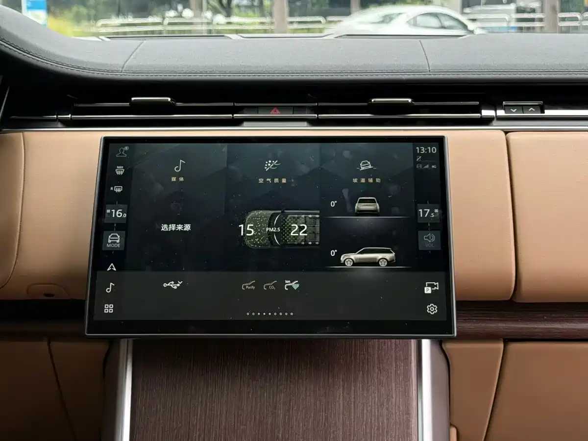 Photo 3 - Land Rover Range Rover