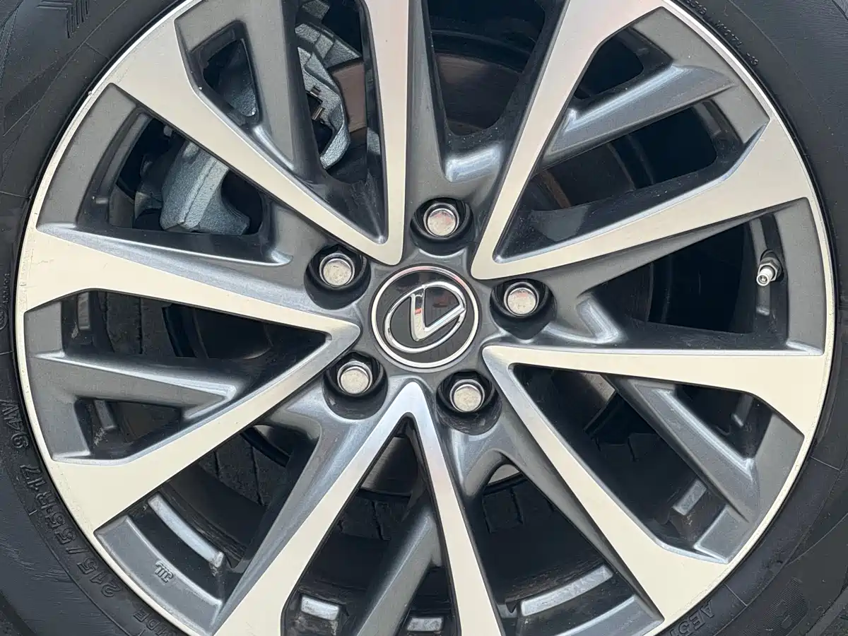 Lexus ES 2025 200 Ultimate Edition фото 9