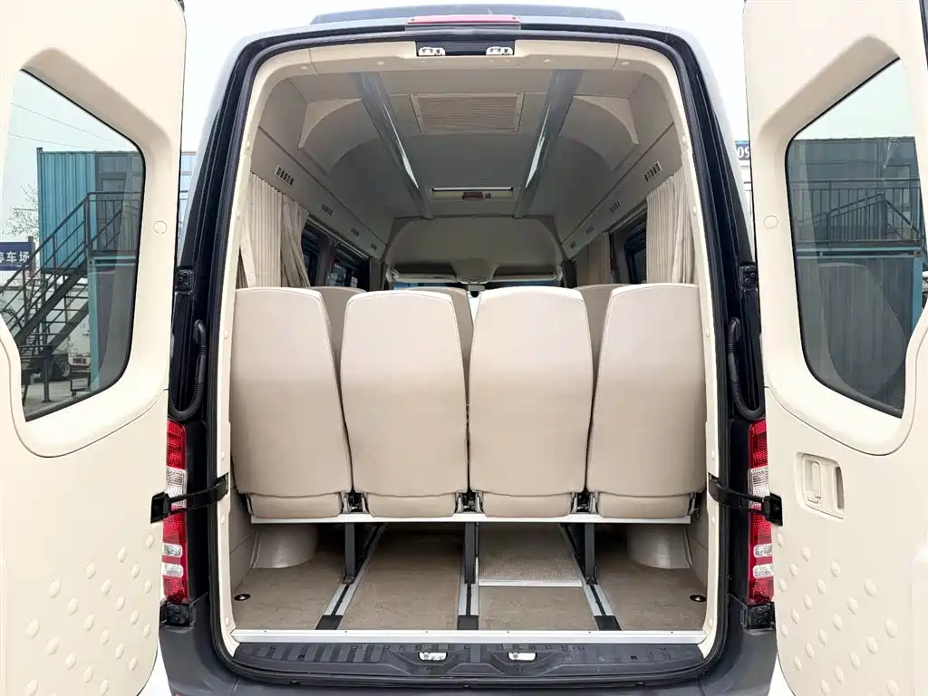 Mercedes-Benz Sprinter 2012 2.1T Zunlv Medium Wheelbase Edition фото 14