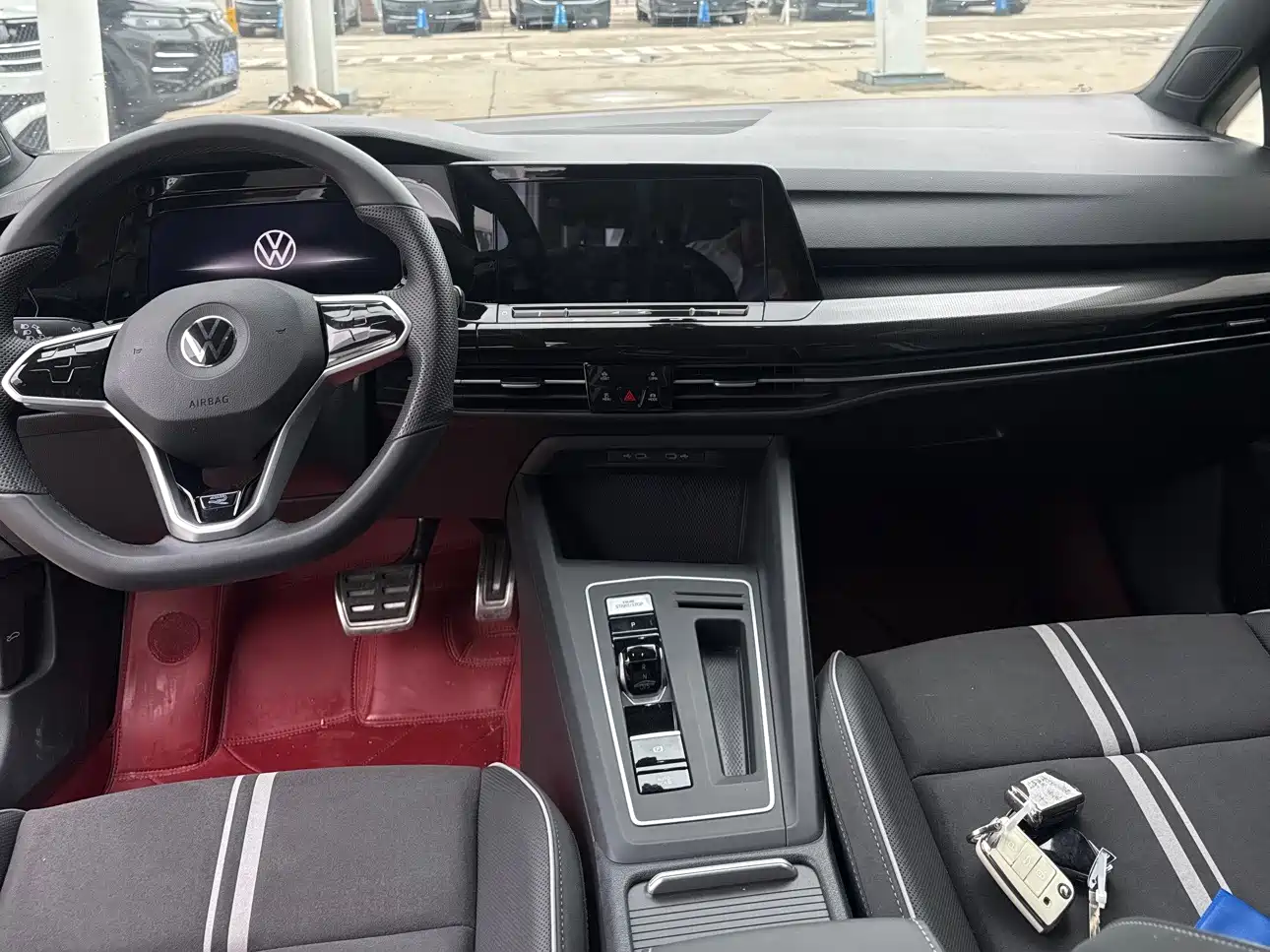 Volkswagen Golf 2024 280TSI DSG R-Line 50th Anniversary Edition фото 10