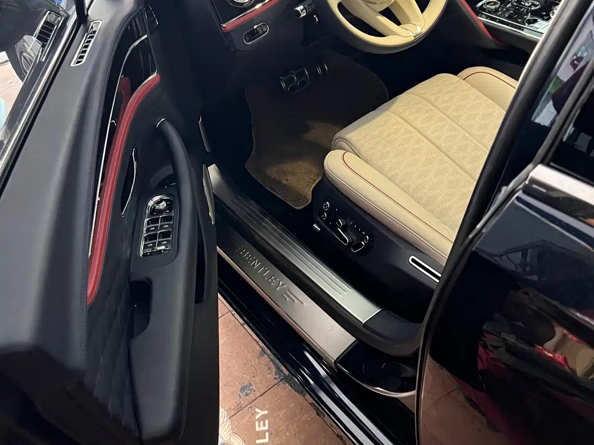 Bentley Flying Spur 2014 4.0T V8 Prestige Edition фото 6