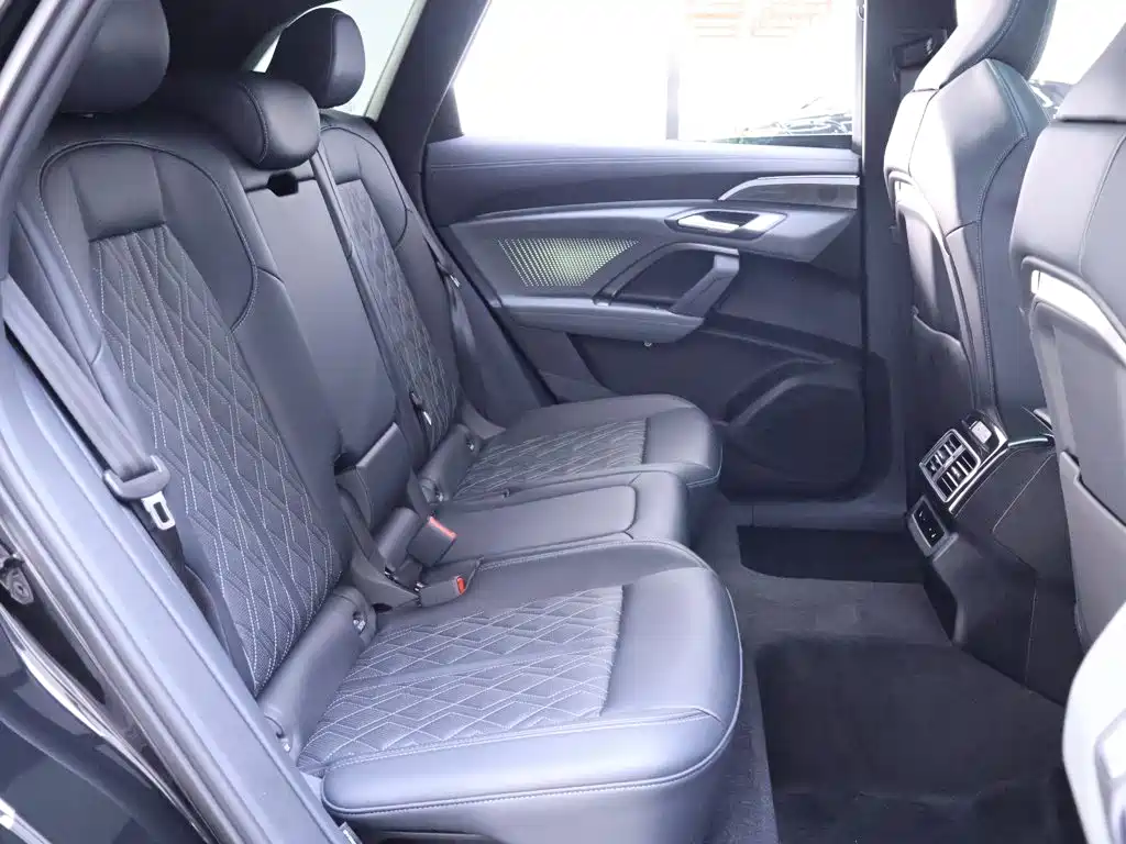 Фото 22 - Audi Q5L