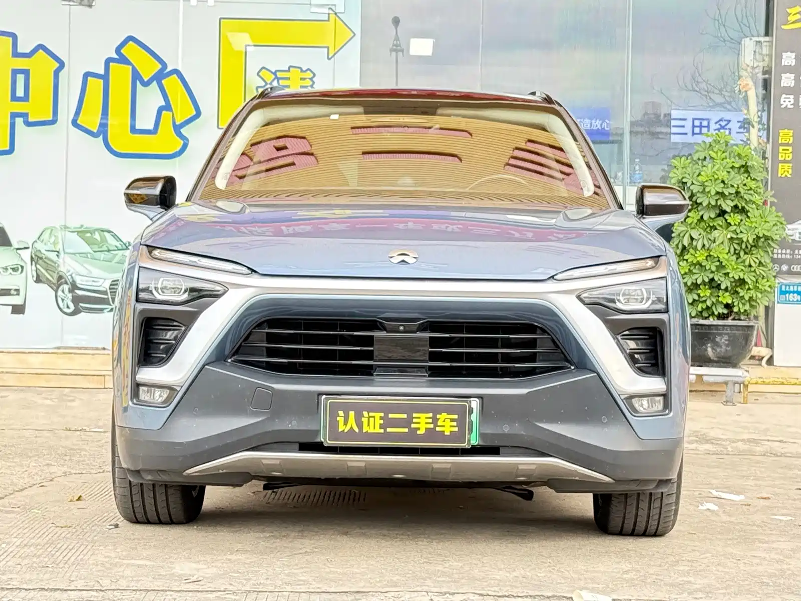Photo 2 - NIO ES8