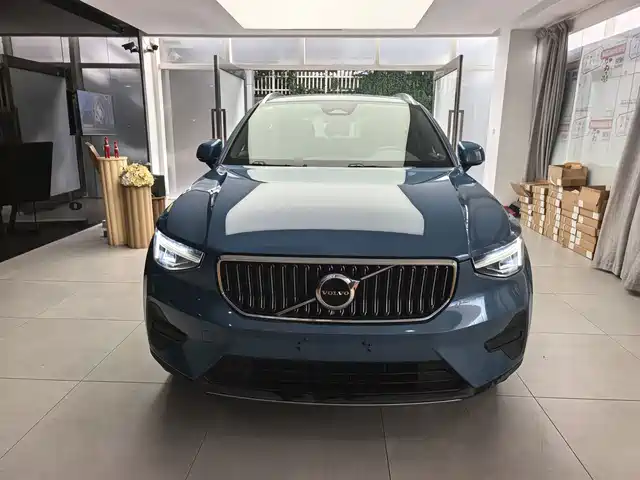 Volvo XC40 2025 B3 Smart Elite Luxury Edition — фото 2