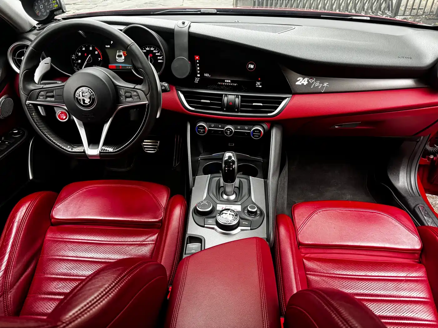 Alfa Romeo Giulia 2017 2.0T 280HP Luxury Edition фото 5