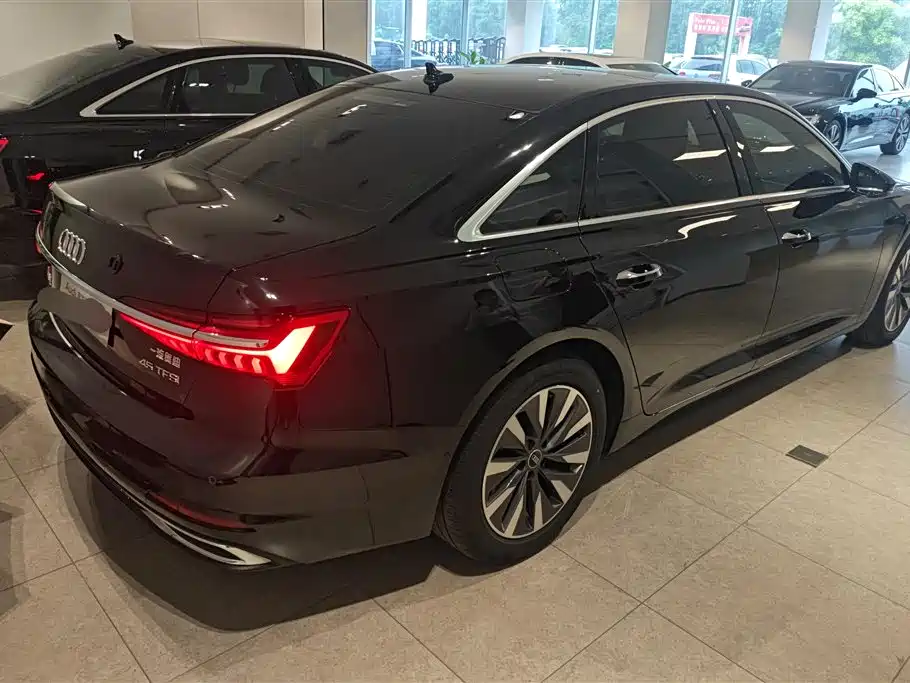 Audi A6L 2024 45 TFSI Premium Elegance фото 3