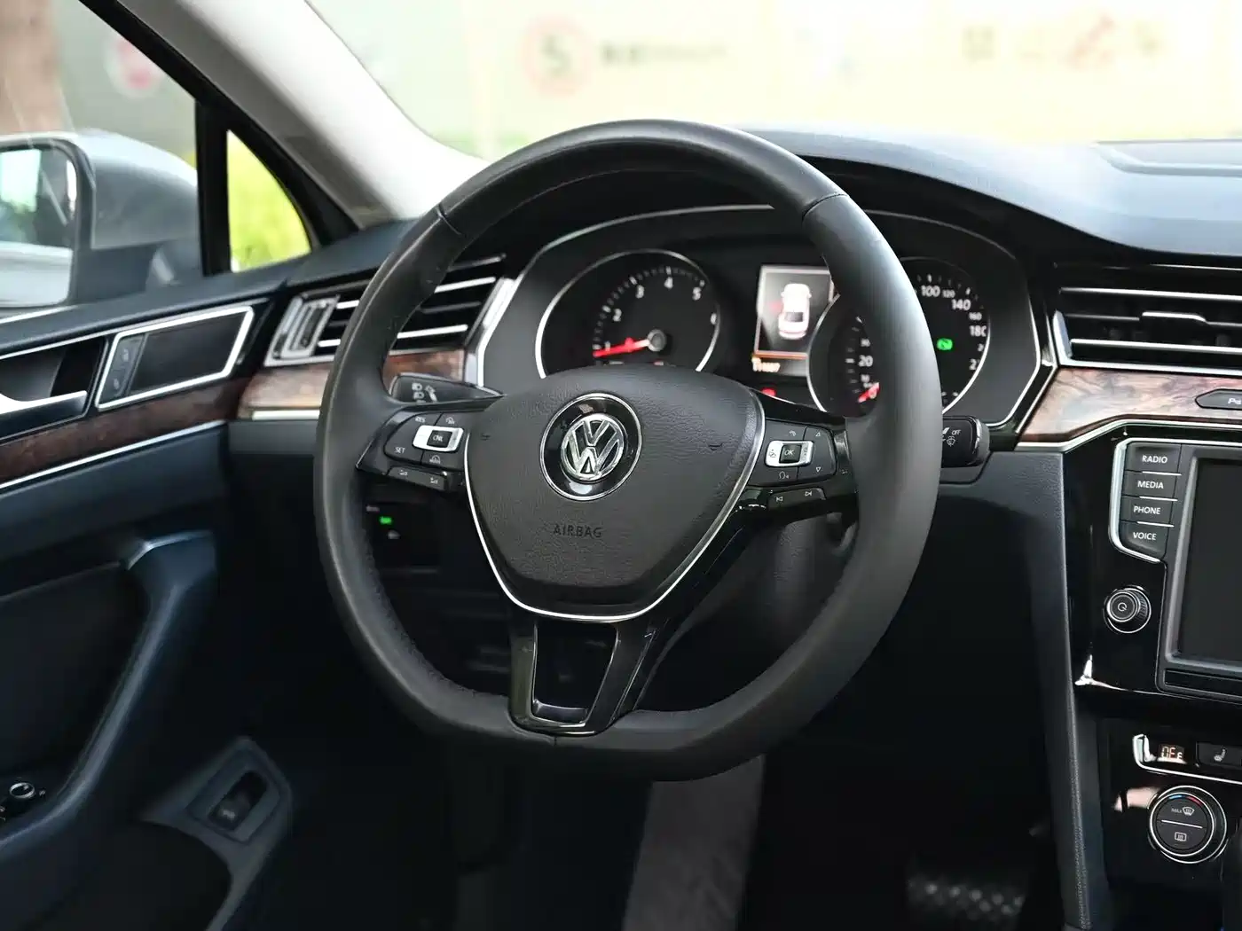 Volkswagen Magotan 2017 330TSI DSG Premium фото 7