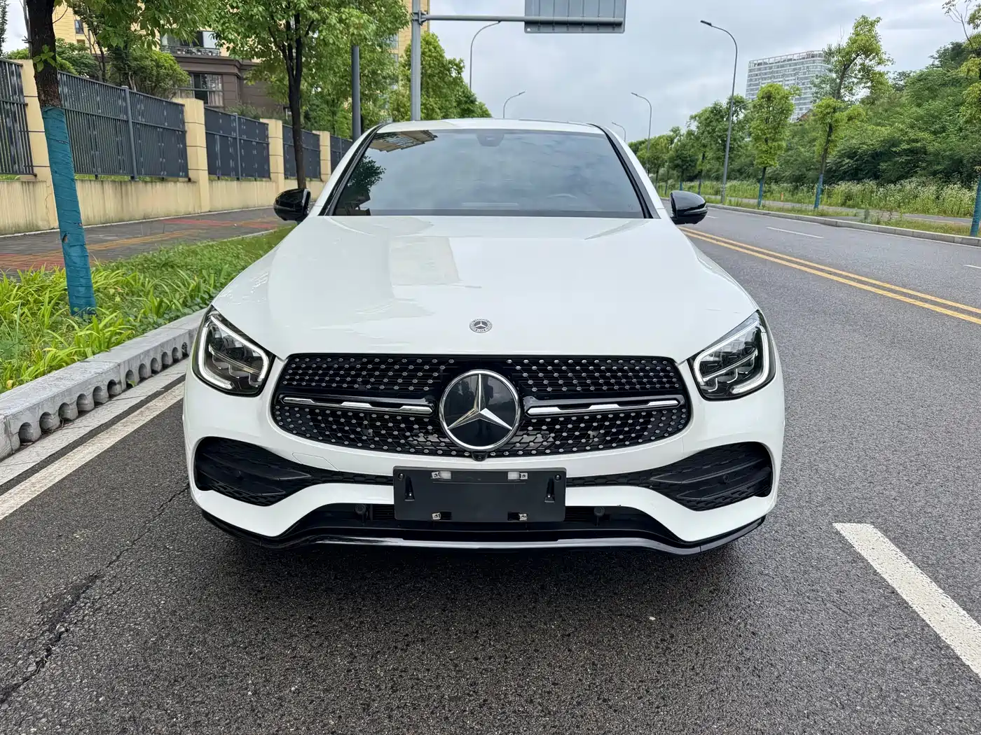 Mercedes-Benz GLC Coupe 2023 GLC 300 4MATIC Coupe SUV Luxury Edition фото 2