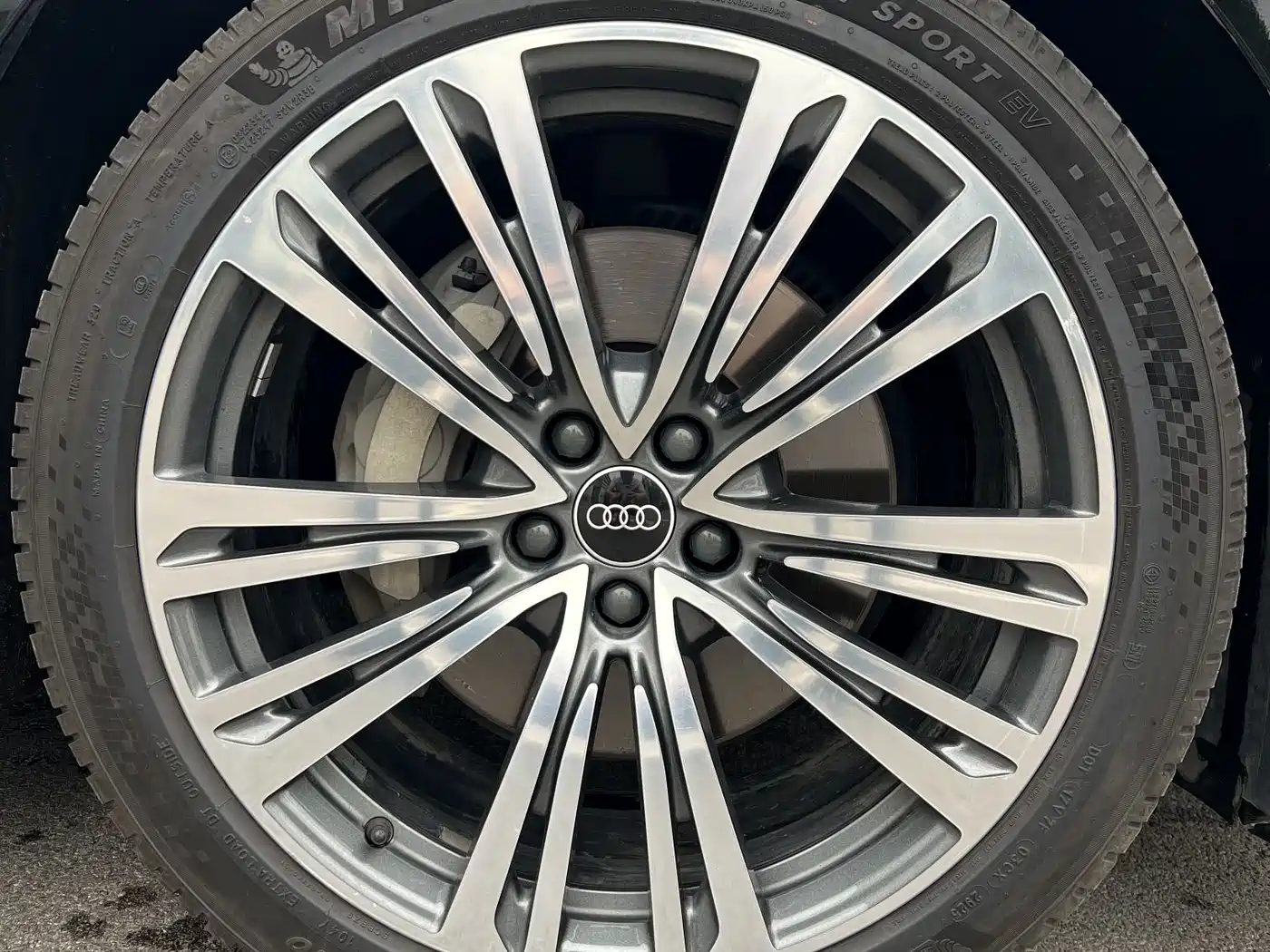 Фото 14 - Audi A8