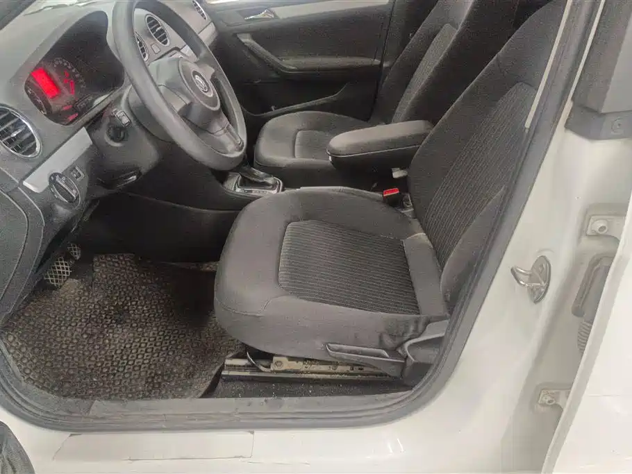 Volkswagen Jetta 2015 1.6L Auto Comfort фото 9