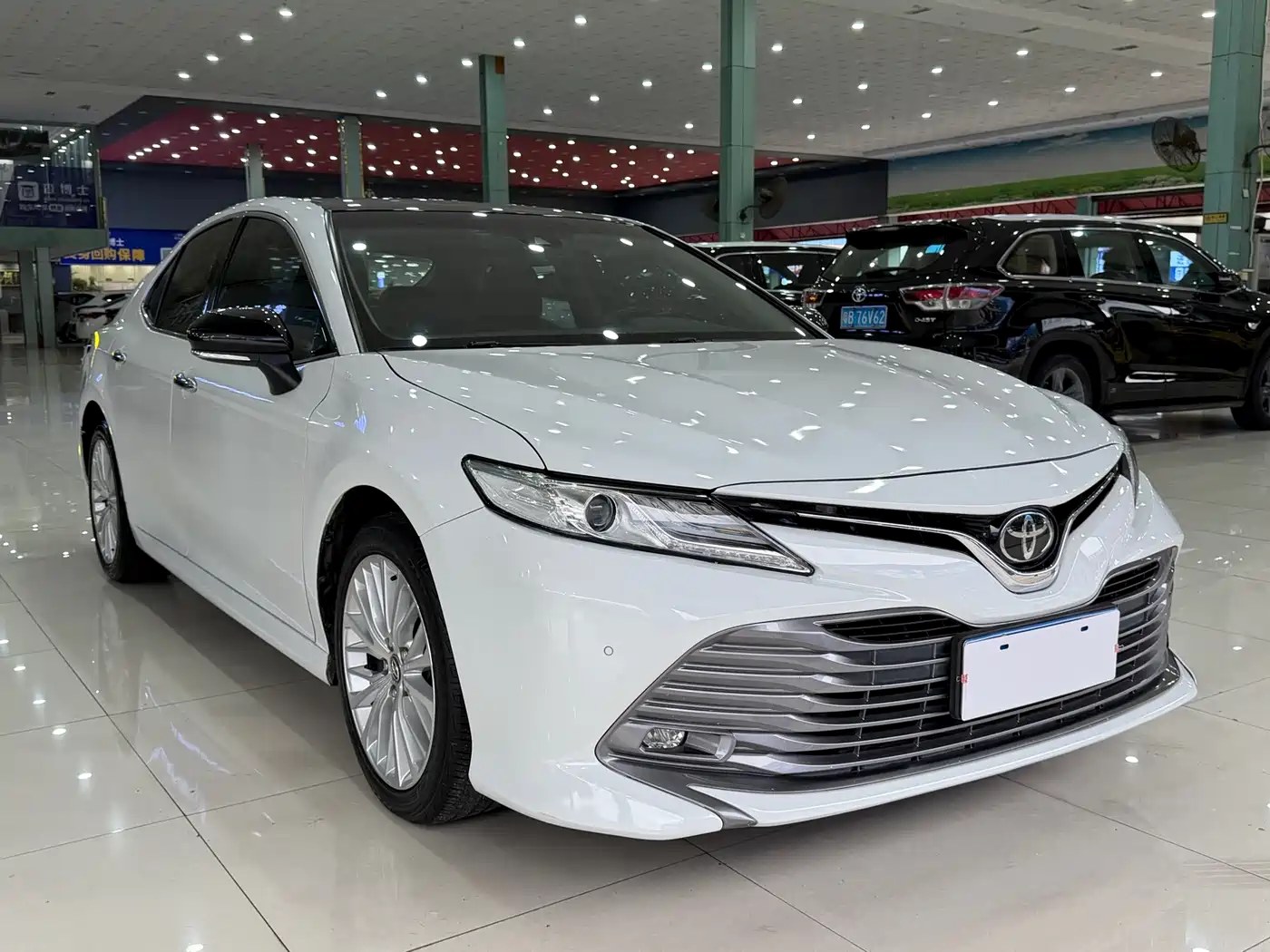 Toyota Camry 2019 2.5G Luxury Edition China VI фото 3