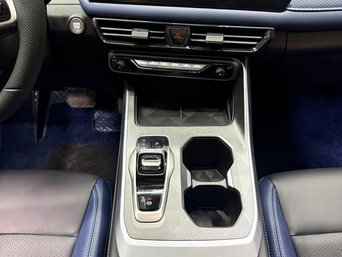 GAC Trumpchi Trumpchi GS3 2023 Shadow Speed 270T Power Enjoyment Edition фото 13