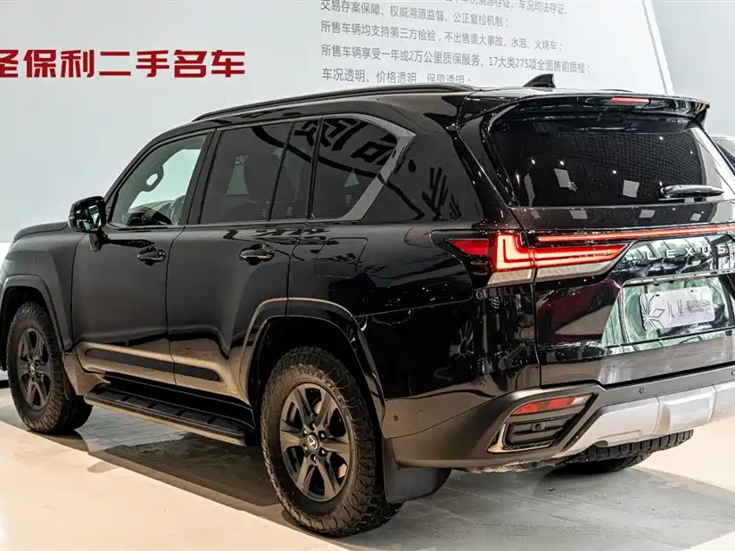 Lexus LX 2025 700h OVERTRAIL Frontier Edition фото 3