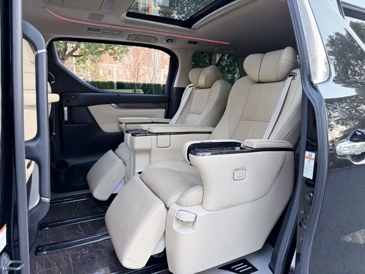 Toyota Vellfire 2019 Hybrid 2.5L HV Premium Edition фото 7