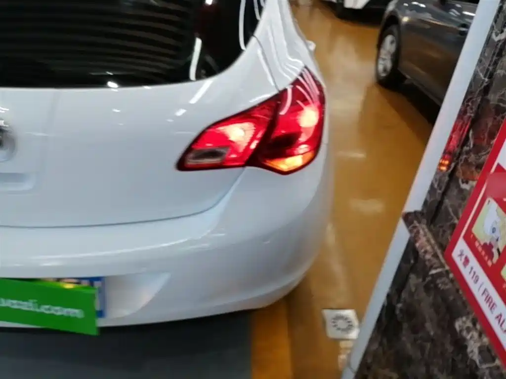 Buick Excelle 2014 XT 1.6L Automatic Fashion фото 8