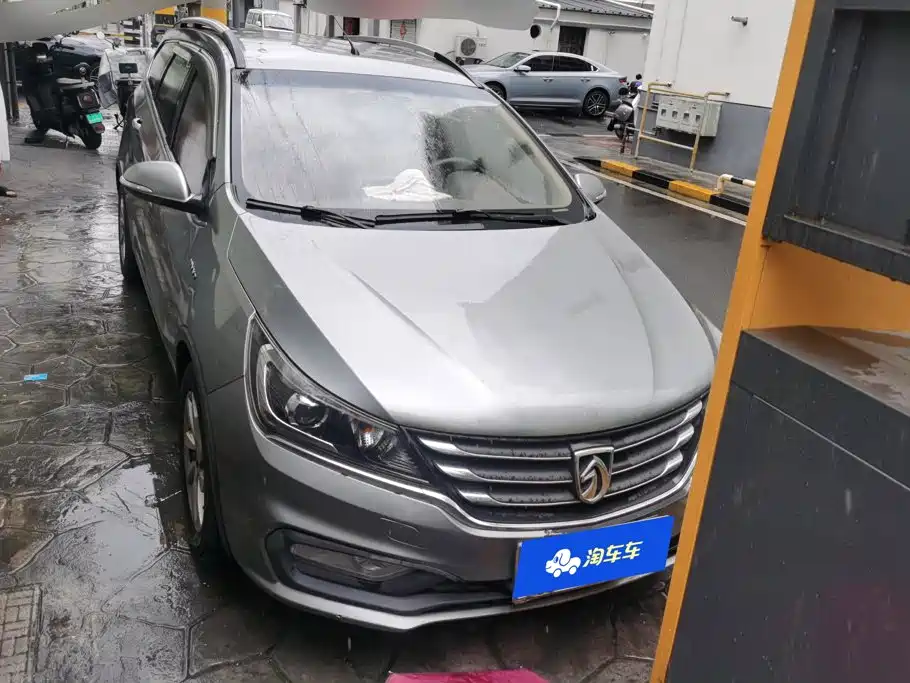 Baojun 310W 2017 2017 1.5L Manual Fashion Edition (China V)