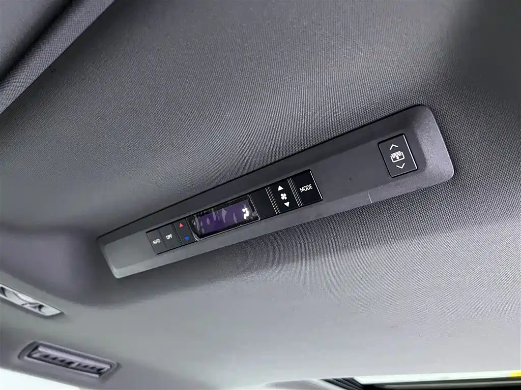 Toyota Granvia 2023 2.5L Hybrid Prestige PLUS Edition фото 23