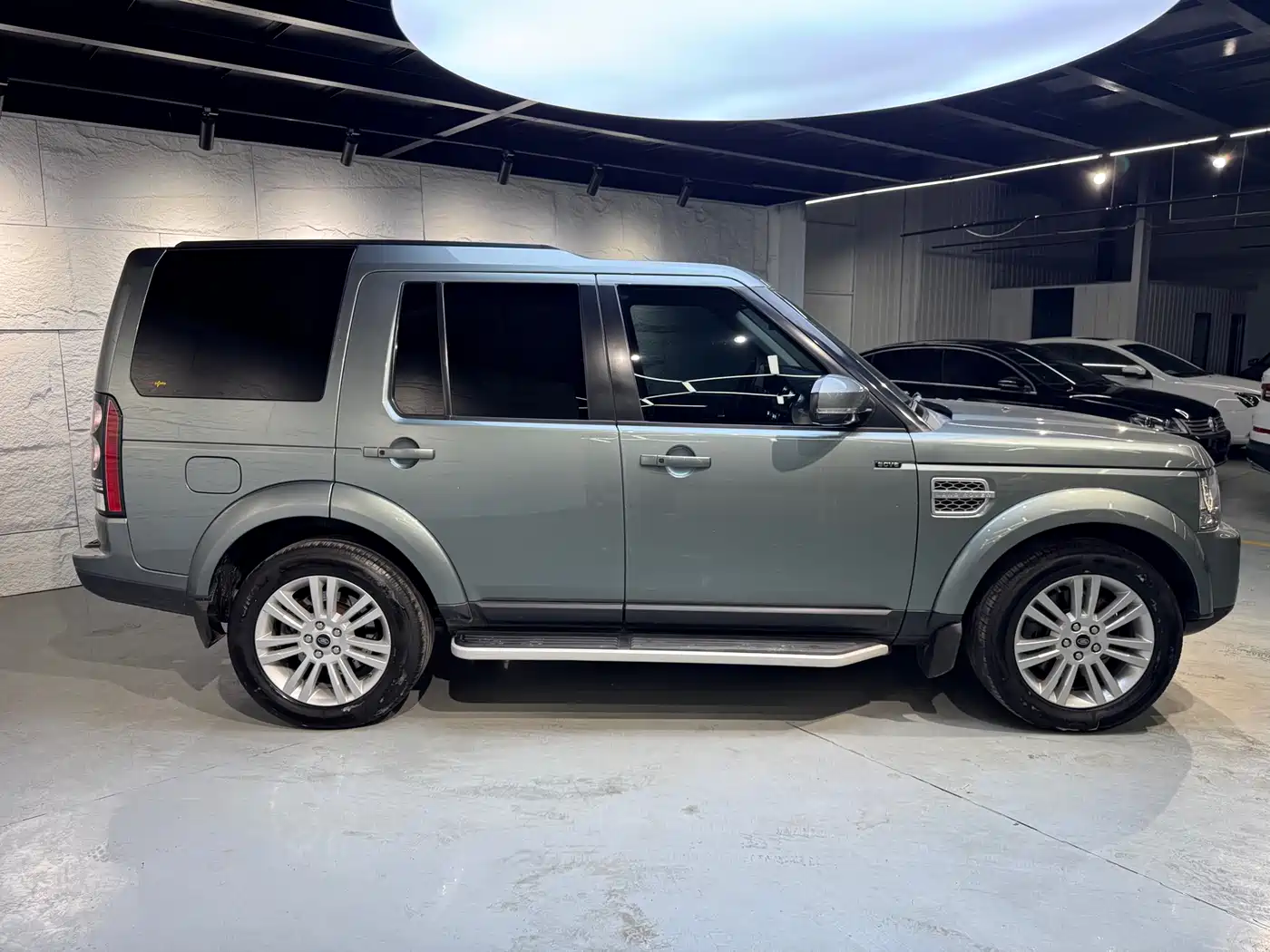 Land Rover Discovery 2016 3.0 SC V6 HSE фото 4