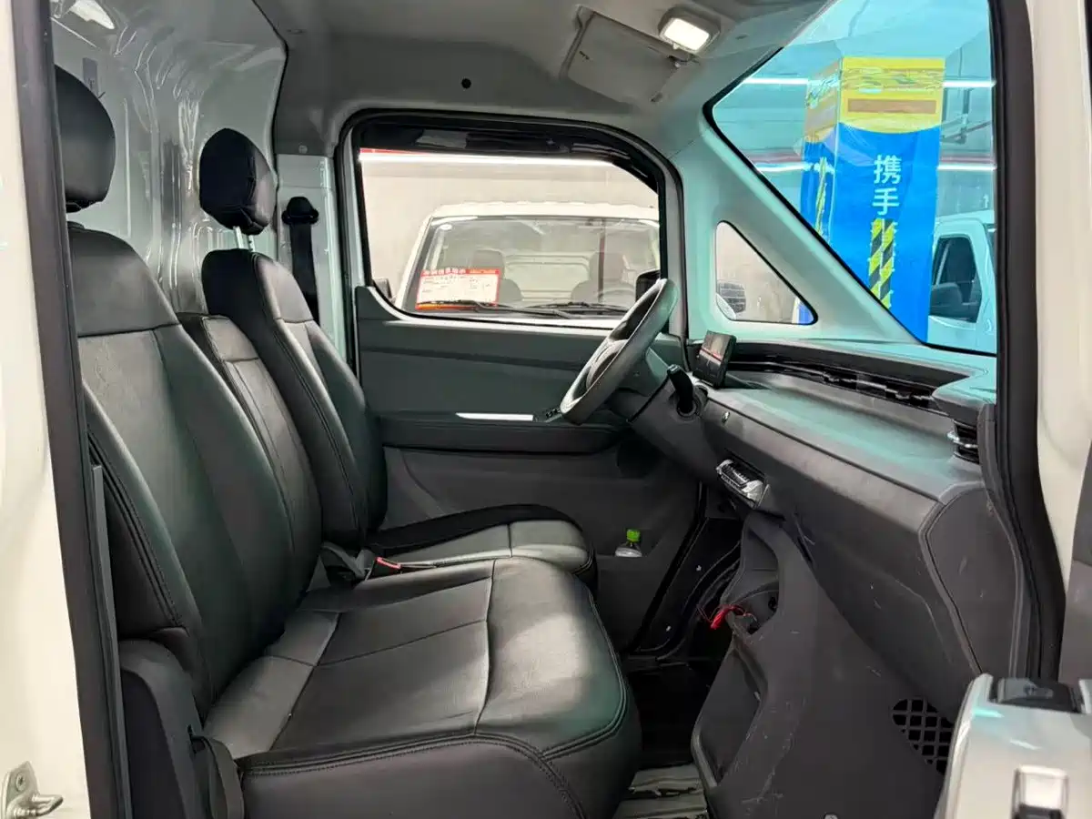 Foton Fengjing i7 2025 2025 Professional Logistics Long Wheelbase FWD CATL 66.67kWh Smart Edition Flat Roof Single Tire 2-Seater